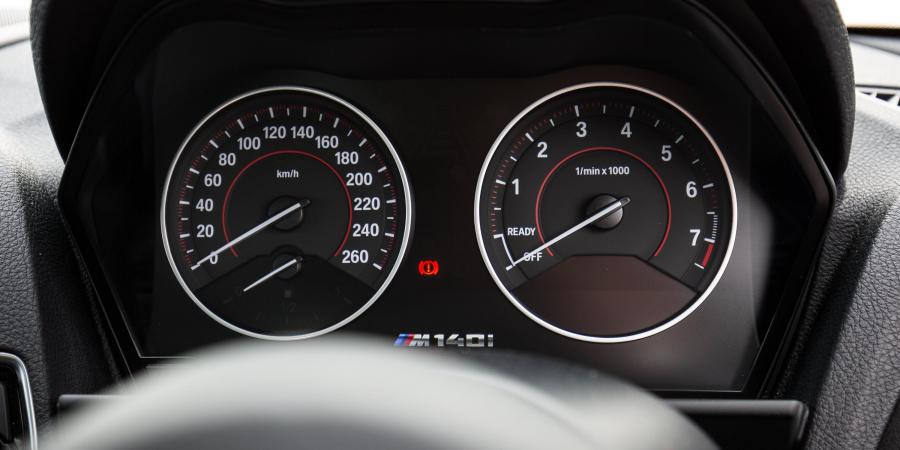 Панель приборов BMW M140i Performance Edition (F20) 2017 года  (AU) (фото 21 из 25)